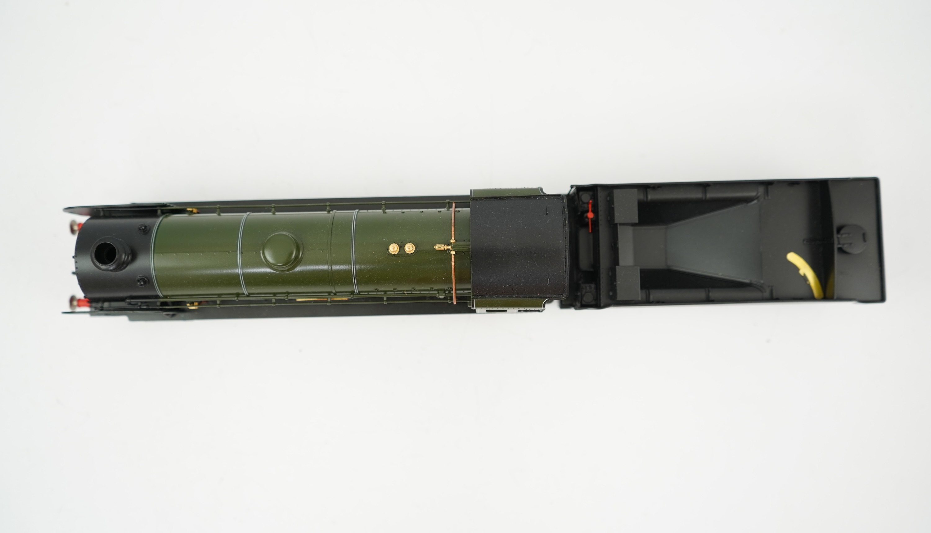 An 0 Gauge Finescale Brass model of Southern Railway Schools Class, Tonbridge 905, 4-4-0 tender locomotive, powered for two rail operation.